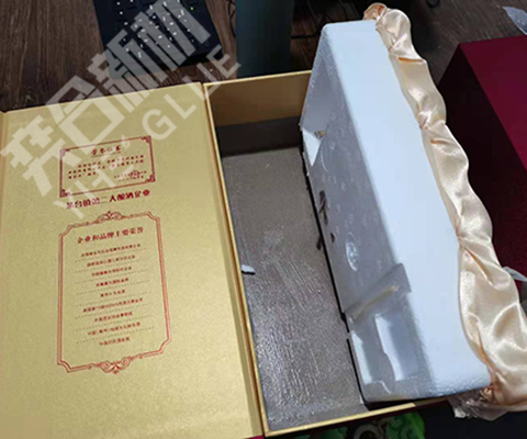 eps泡沫粘纸板用什么胶水 奕合无腐蚀泡沫胶水解决客户的粘接问题