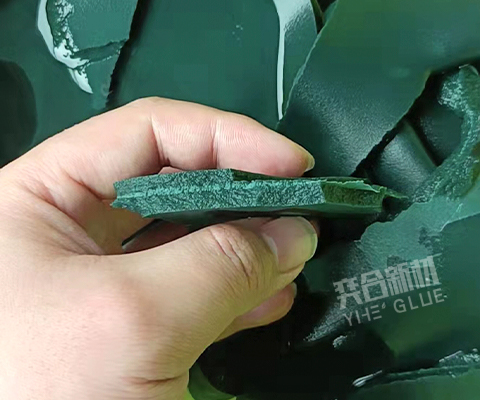 什么胶水粘化妆海绵比较好?东莞奕合软性防水海绵胶为您分忧